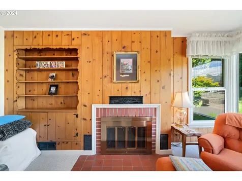 1594 6th Street Astoria OR 97103