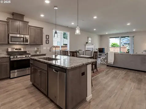 472 SW 16th Avenue Canby OR 97013
