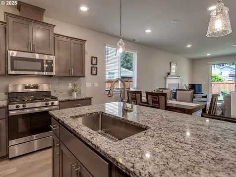 472 SW 16th Avenue Canby OR 97013
