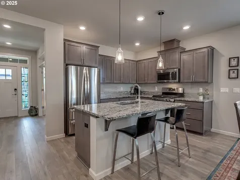 472 SW 16th Avenue Canby OR 97013