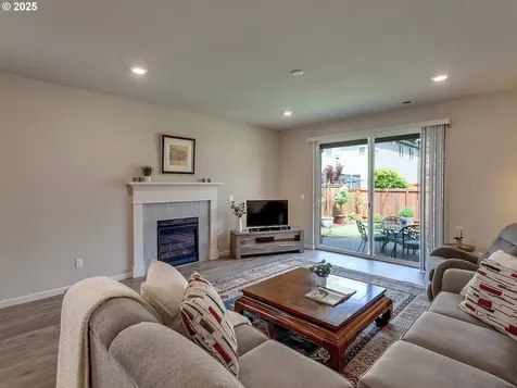 472 SW 16th Avenue Canby OR 97013