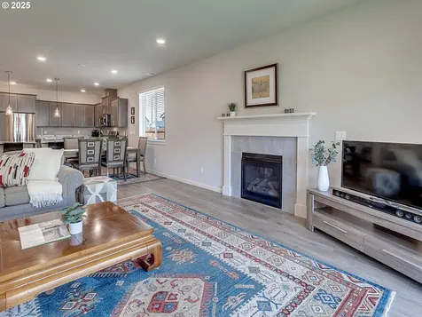 472 SW 16th Avenue Canby OR 97013