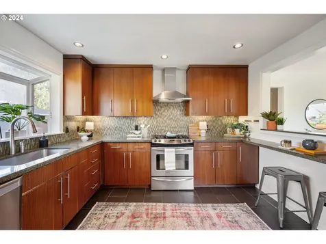 146 SE 75th Avenue Portland OR 97215
