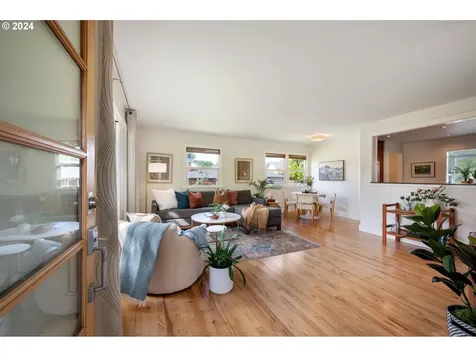 146 SE 75th Avenue Portland OR 97215