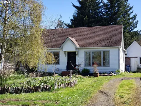 574 N Collier Street Coquille OR 97423