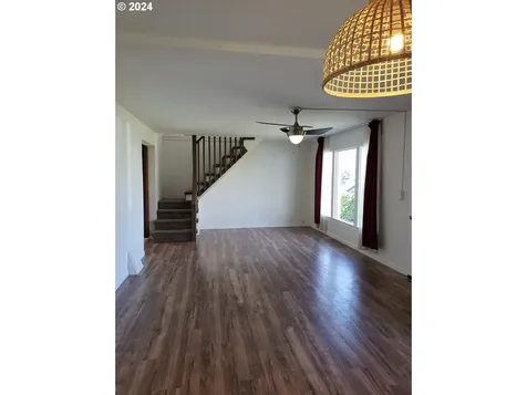 574 N Collier Street Coquille OR 97423