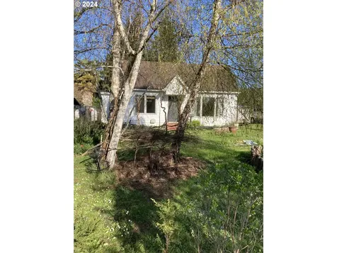 574 N Collier Street Coquille OR 97423