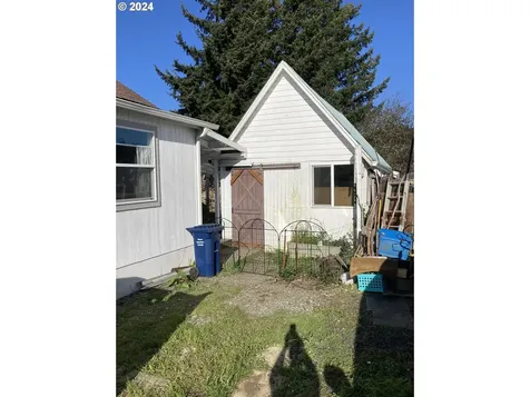 574 N Collier Street Coquille OR 97423