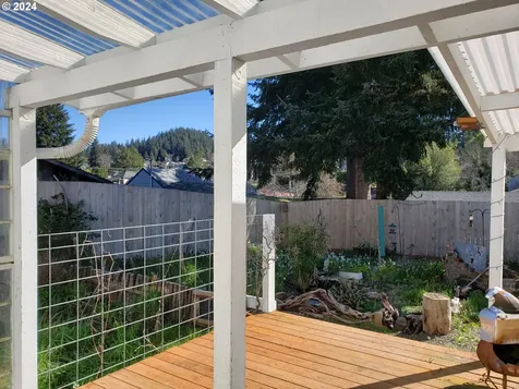 574 N Collier Street Coquille OR 97423