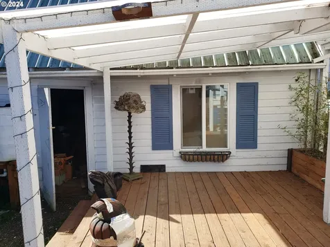 574 N Collier Street Coquille OR 97423