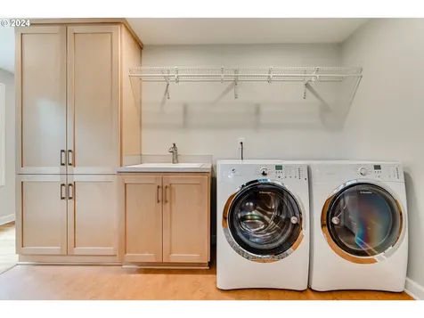 160 W 22nd Avenue Eugene OR 97405