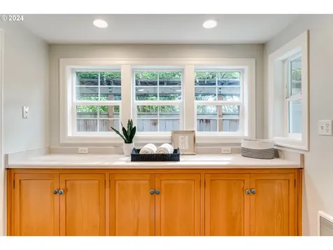 160 W 22nd Avenue Eugene OR 97405