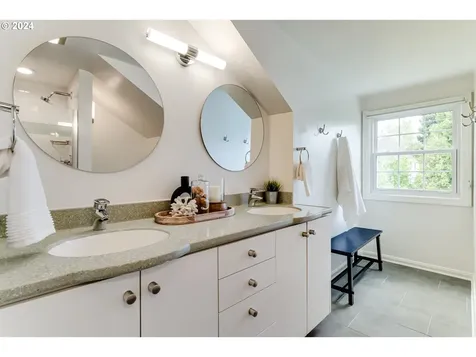 160 W 22nd Avenue Eugene OR 97405