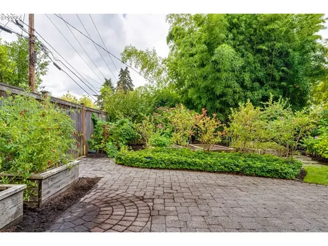 160 W 22nd Avenue Eugene OR 97405