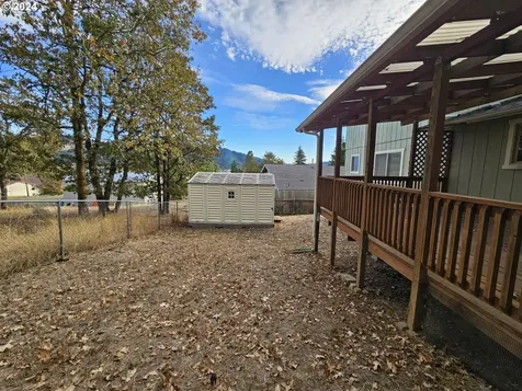 652 Tanglewood Street Sutherlin OR 97479
