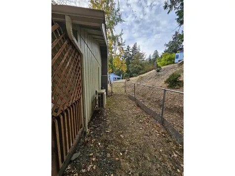 652 Tanglewood Street Sutherlin OR 97479