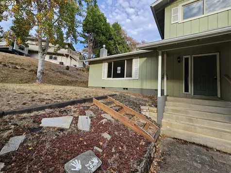 652 Tanglewood Street Sutherlin OR 97479