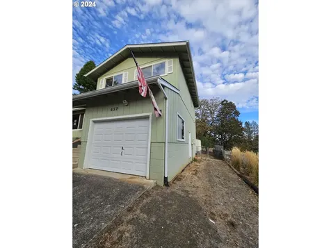 652 Tanglewood Street Sutherlin OR 97479