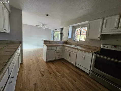 652 Tanglewood Street Sutherlin OR 97479