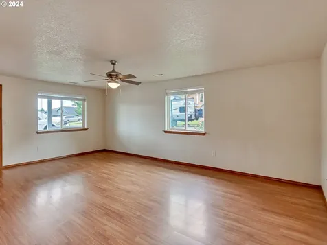 908 N Lincoln Street Lafayette OR 97127