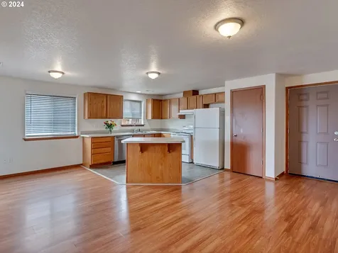 908 N Lincoln Street Lafayette OR 97127