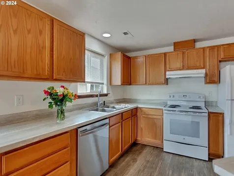 908 N Lincoln Street Lafayette OR 97127