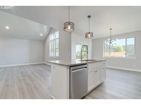 1191 S 57th Place Springfield OR 97478