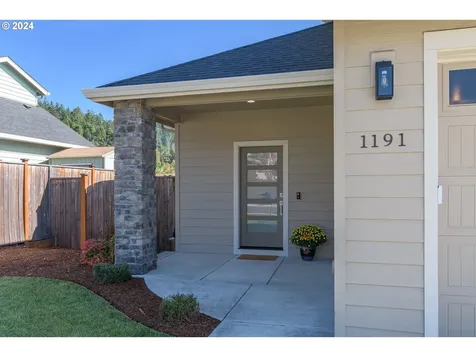 1191 S 57th Place Springfield OR 97478