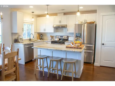 113 Cedric Court Eagle Point OR 97524