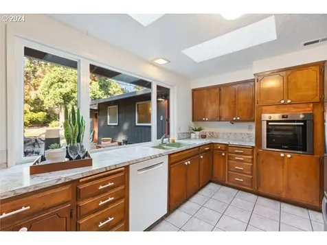 7365 SW Alden Street Portland OR 97223
