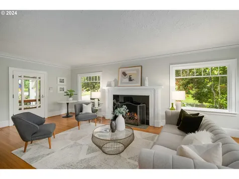 3704 Ne Couch Street Portland OR 97232