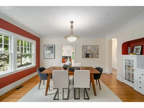 3704 Ne Couch Street Portland OR 97232