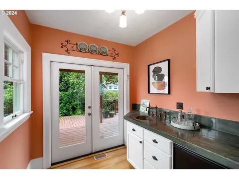 3704 Ne Couch Street Portland OR 97232