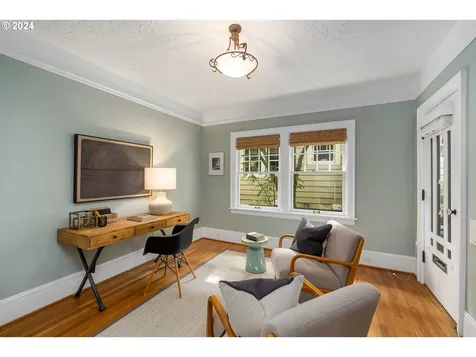 3704 Ne Couch Street Portland OR 97232