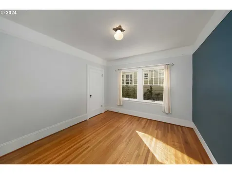 3704 Ne Couch Street Portland OR 97232