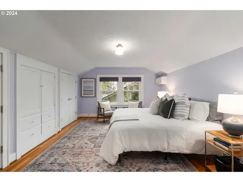 3704 Ne Couch Street Portland OR 97232