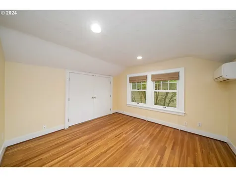 3704 Ne Couch Street Portland OR 97232