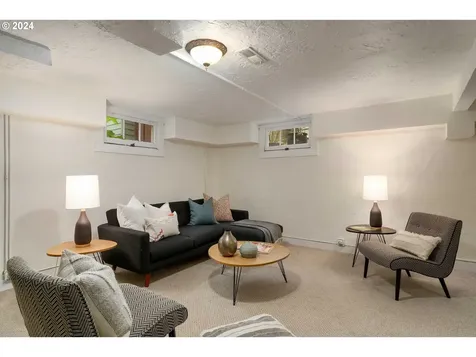 3704 Ne Couch Street Portland OR 97232