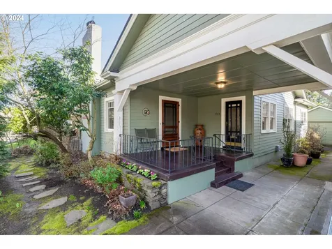 3704 Ne Couch Street Portland OR 97232