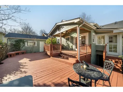 3704 Ne Couch Street Portland OR 97232