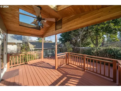 3704 Ne Couch Street Portland OR 97232