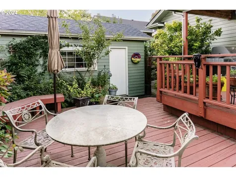 3704 Ne Couch Street Portland OR 97232