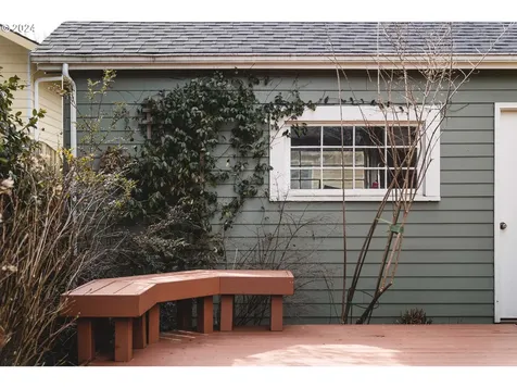 3704 Ne Couch Street Portland OR 97232