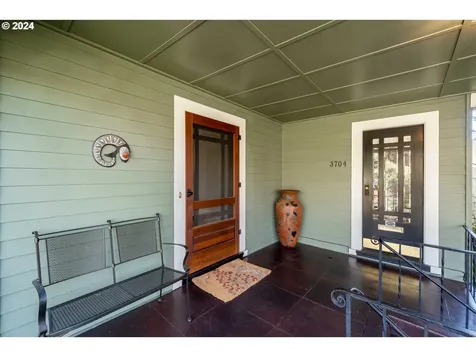 3704 Ne Couch Street Portland OR 97232