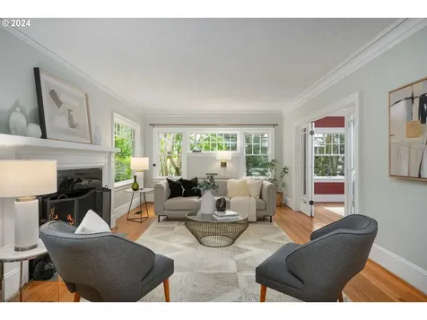 3704 Ne Couch Street Portland OR 97232