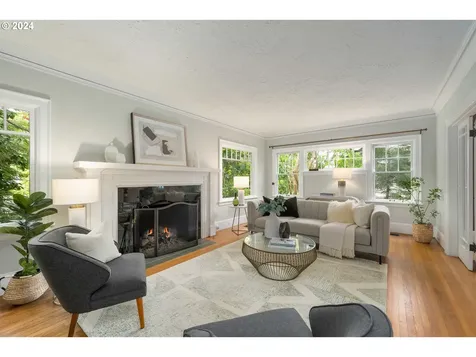 3704 Ne Couch Street Portland OR 97232