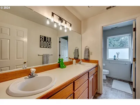 1011 NW 144th Circle Vancouver WA 98685