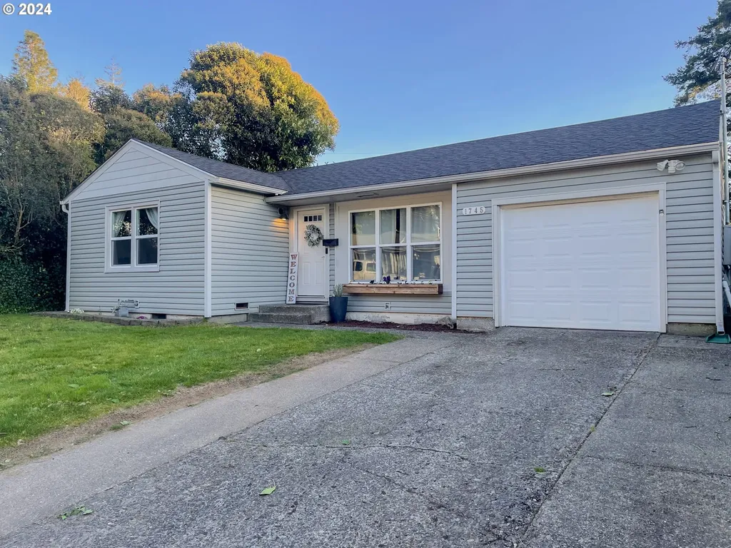 1745 Cottonwood Avenue Coos Bay OR 97420