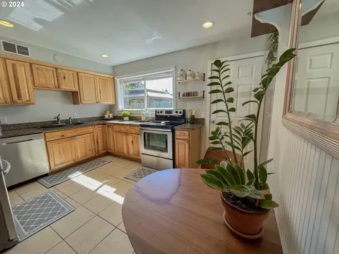 1745 Cottonwood Avenue Coos Bay OR 97420