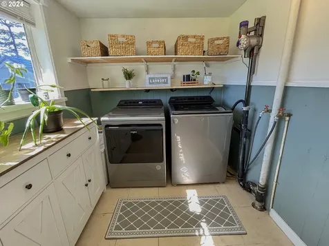 1745 Cottonwood Avenue Coos Bay OR 97420